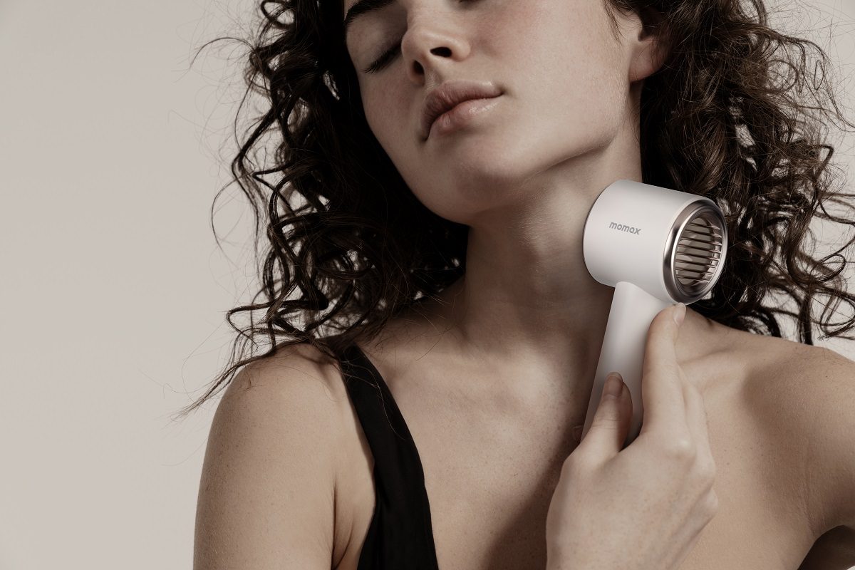 Stay Cool Anywhere, Anytime with the Momax Ultra Freeze Icy Cooling Fan